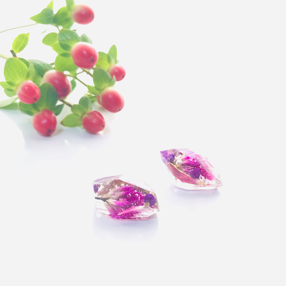 〜紫式部色の千日紅の鉱石イヤリング〜　鉱山　宝石　ゴールド　クリア　レジン　菱形　ダイヤ　ピアス　景色　樹脂　春夏秋冬　 7枚目の画像