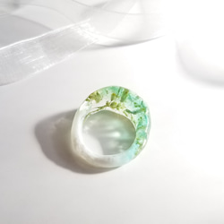 〜そよ風のV字ドロップリング〜　ドライフラワー　指輪　クリア　レジン　アンティーク　ガラス　ぷっくり　グリーン　かわいい 6枚目の画像