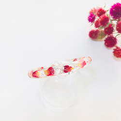 ローズペタルとカーリースモークのバングル　花　レジン　バングル　ブレス　ドライフラワー　赤　クリア　ボルドー　ワイン　 7枚目の画像