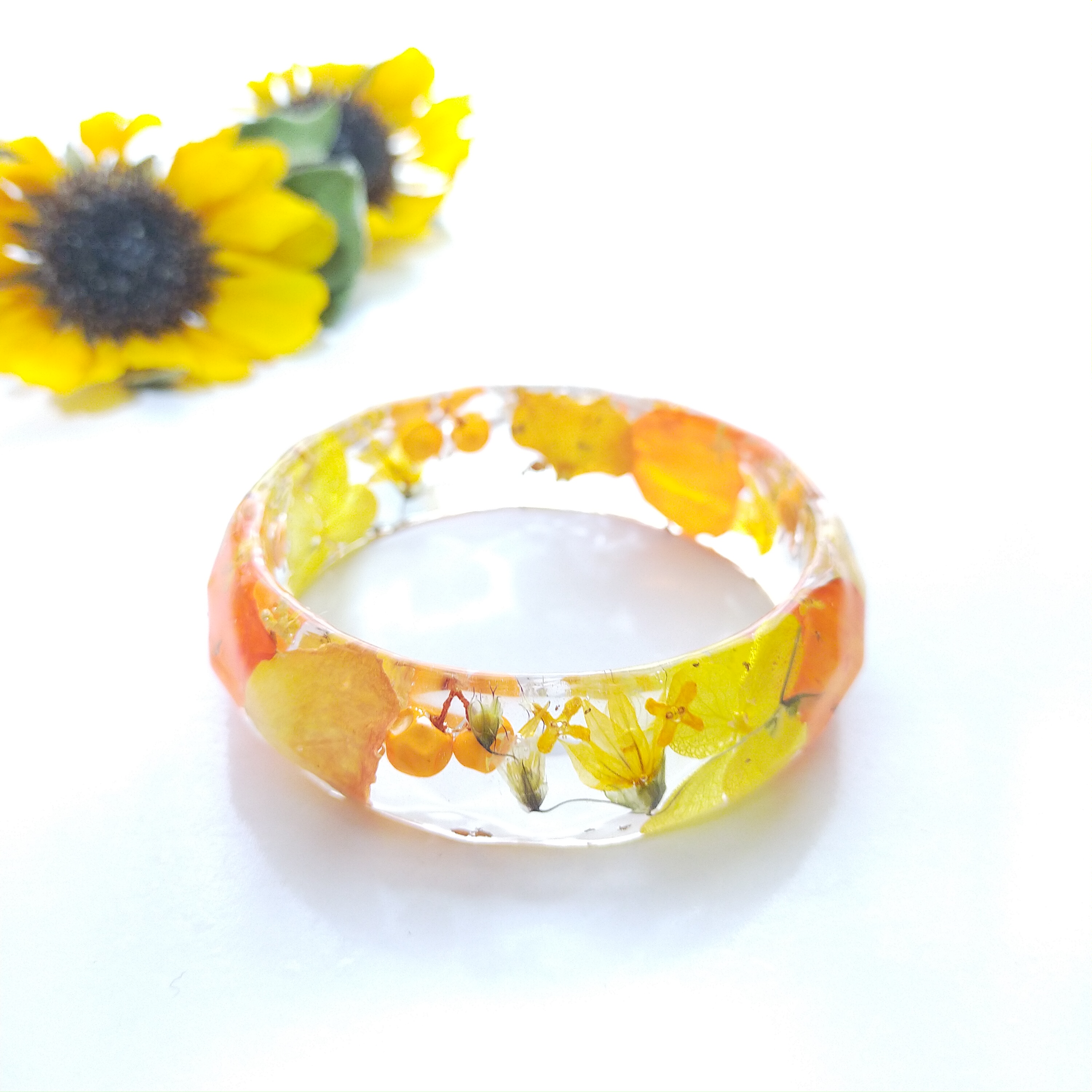 〜メラスフェルラのオレンジバングル〜　アジサイ　イエロー　黄色　クリア　レジン　秋桜コスモス　花　金木犀　キンモクセイ
