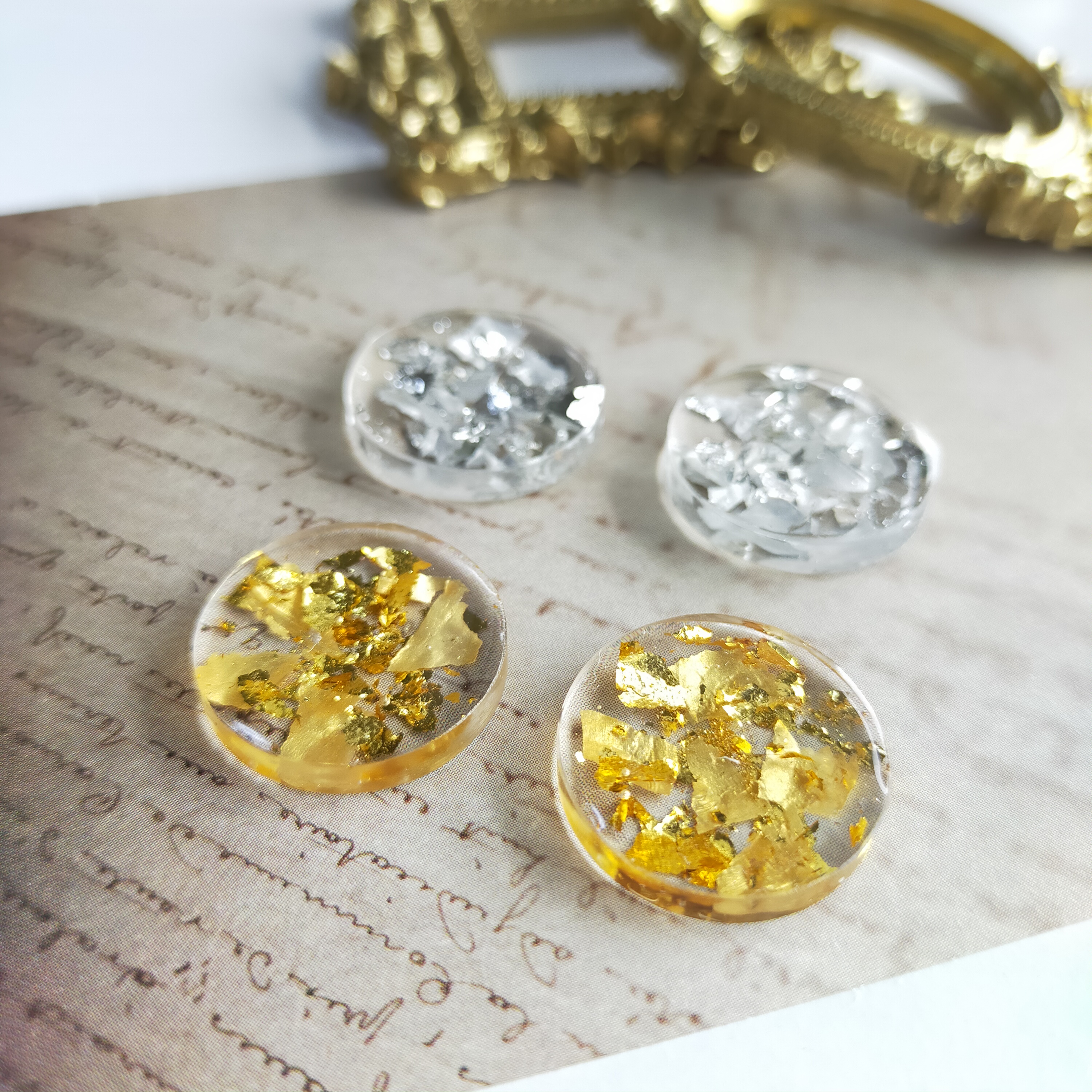 〜金箔／銀箔のサークルイヤリング〜　ゴールド　シルバー　シンプル　ビンテージ　アンティーク　丸型　円形　小振り　華奢