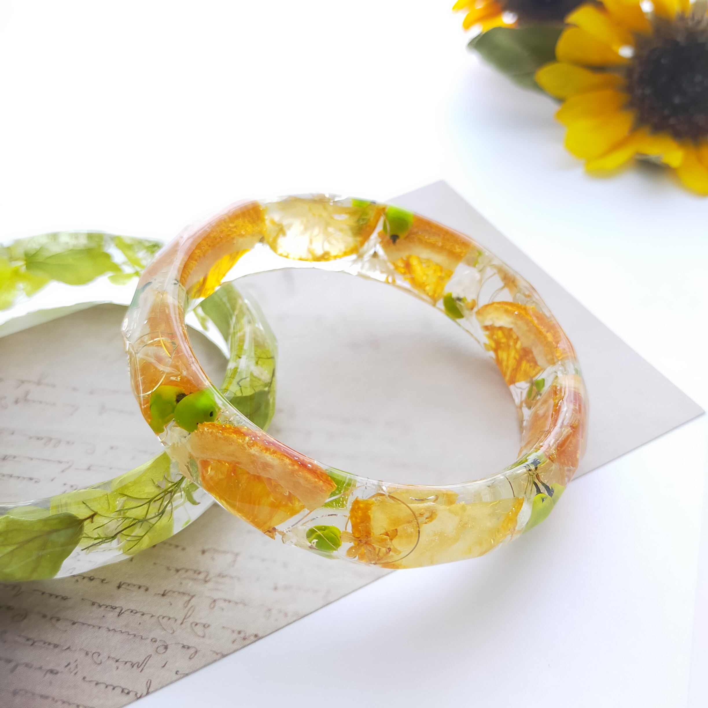 〜カットオレンジのジューシーバングル〜　フルーツ　クリア　レジン　春　夏　秋　冬　黄色　イエロー　花　果物　苺いちご