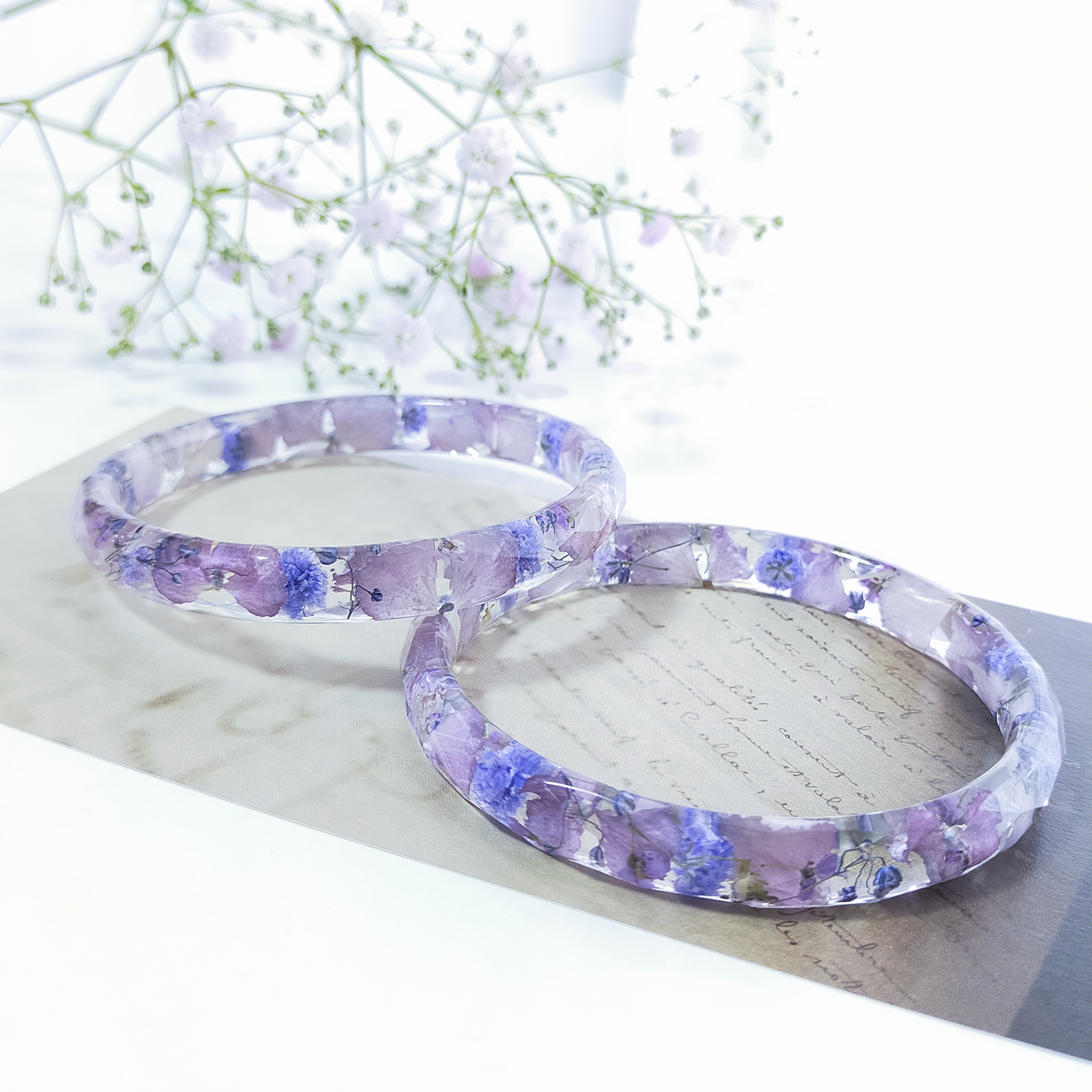 〜ふんわりラベンダーカラーのバングル〜　くすみカラー　アンティーク　紫　パープル　ドライフラワー　レジン　クリア　春夏秋