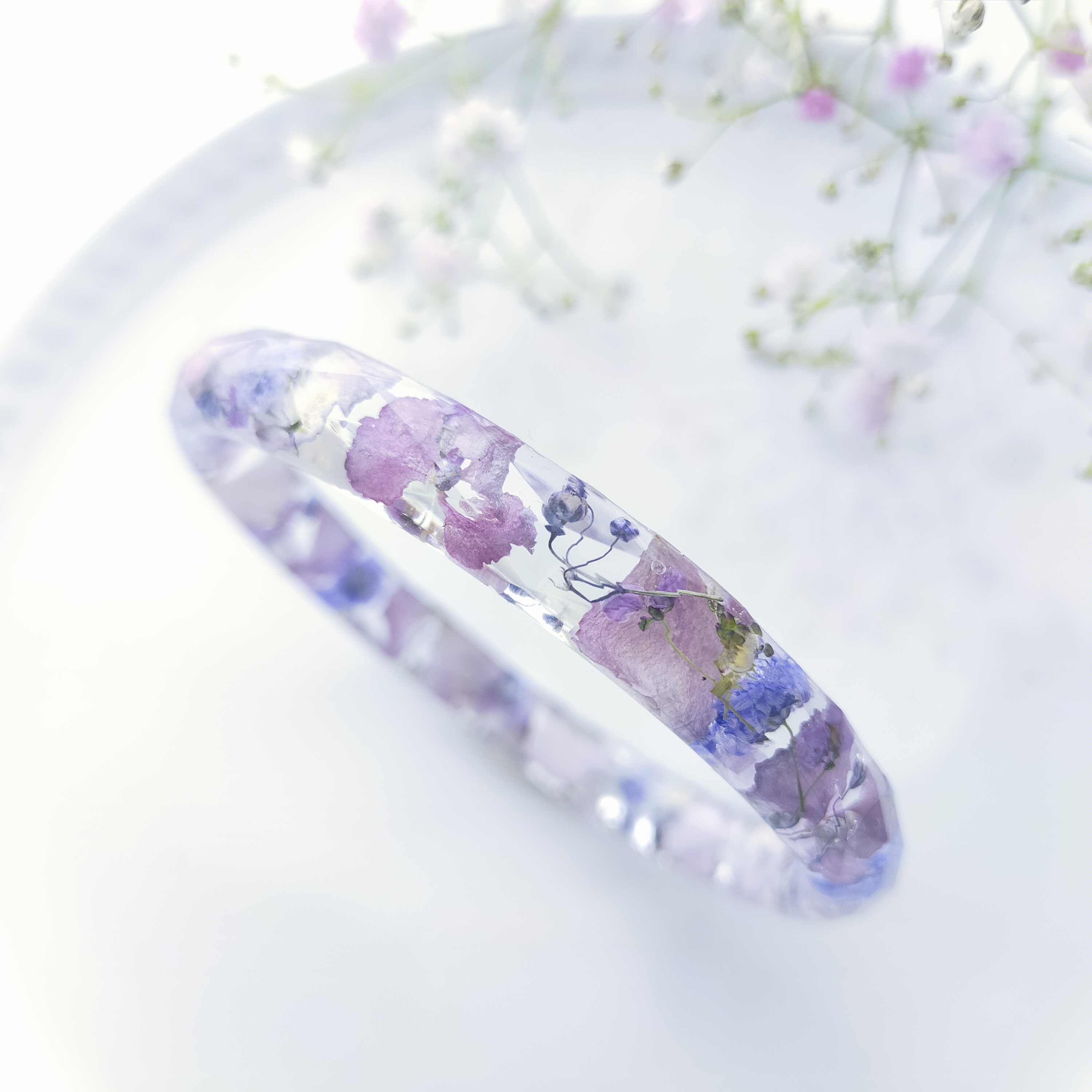 〜ふんわりラベンダーカラーのバングル〜　くすみカラー　アンティーク　紫　パープル　ドライフラワー　レジン　クリア　春夏秋