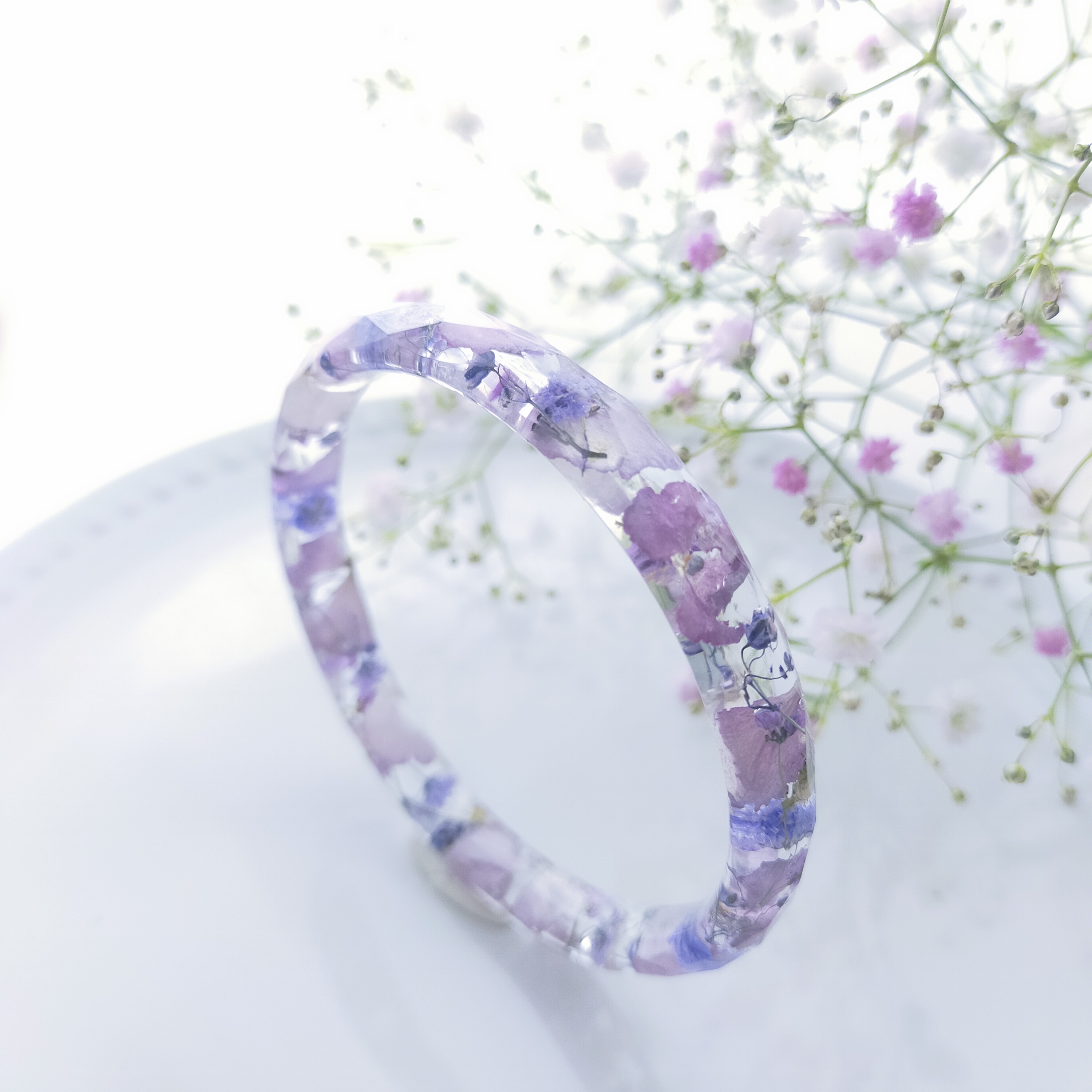〜ふんわりラベンダーカラーのバングル〜　くすみカラー　アンティーク　紫　パープル　ドライフラワー　レジン　クリア　春夏秋