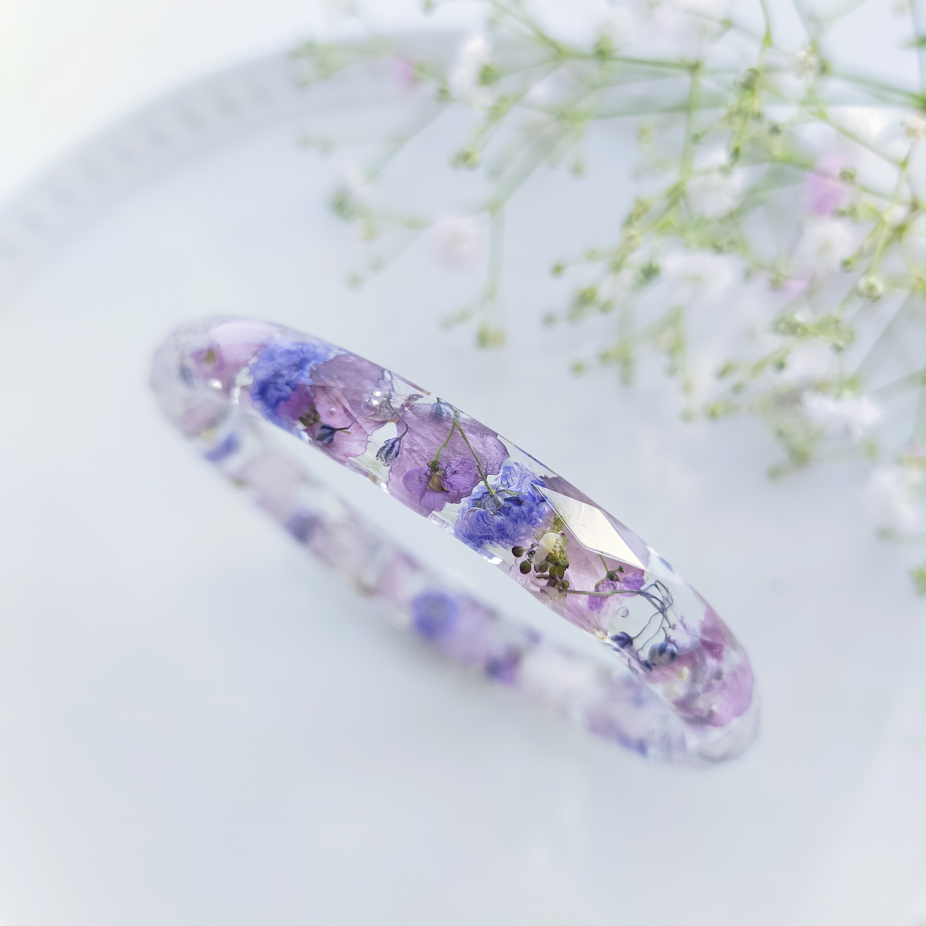 〜ふんわりラベンダーカラーのバングル〜　くすみカラー　アンティーク　紫　パープル　ドライフラワー　レジン　クリア　春夏秋