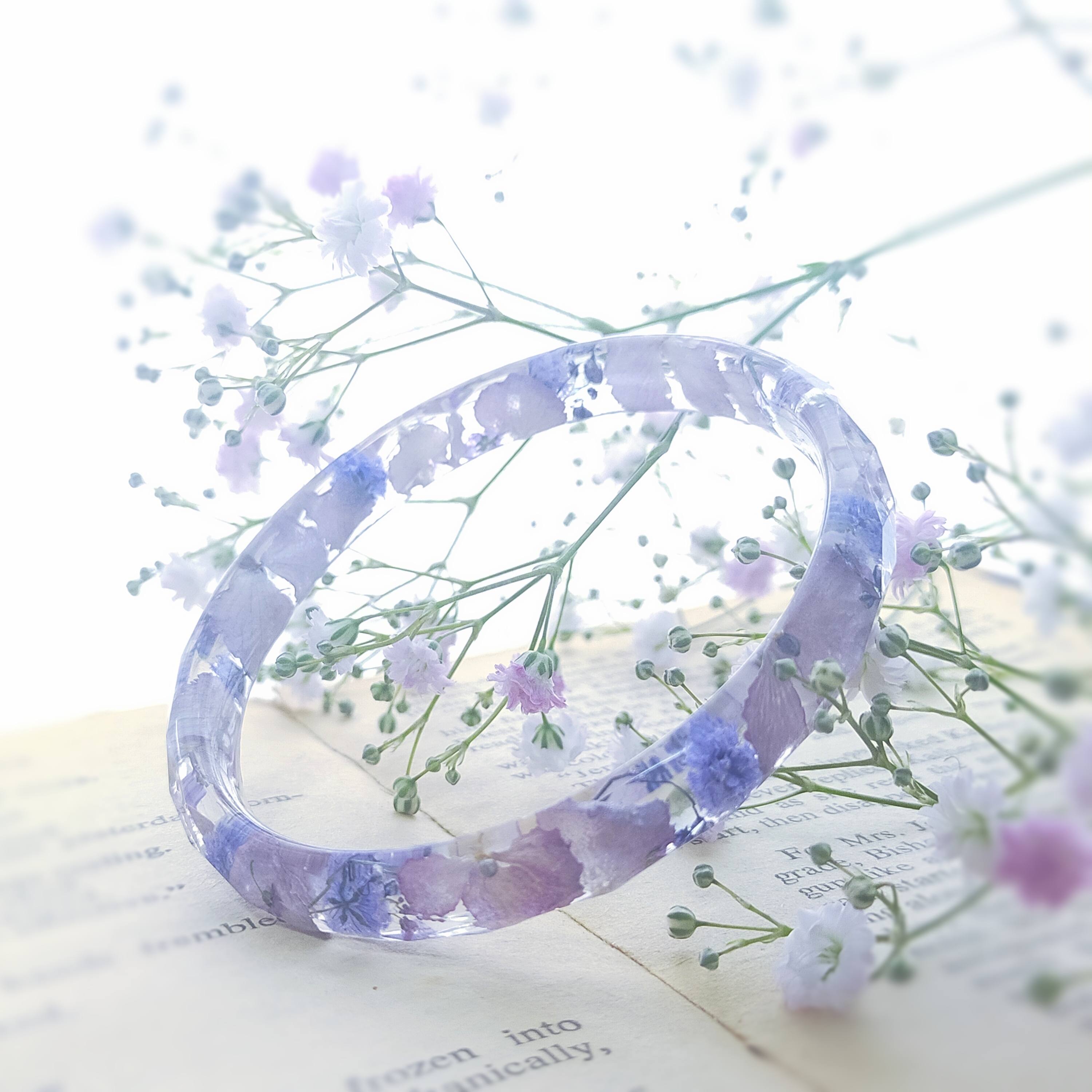 〜ふんわりラベンダーカラーのバングル〜　くすみカラー　アンティーク　紫　パープル　ドライフラワー　レジン　クリア　春夏秋