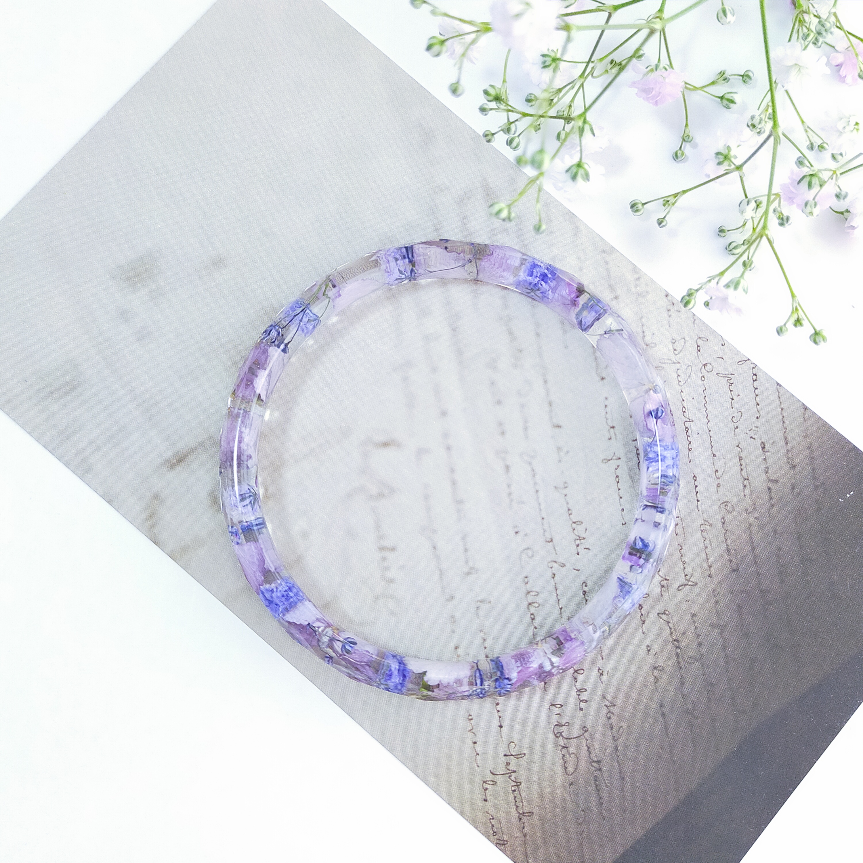 〜ふんわりラベンダーカラーのバングル〜　くすみカラー　アンティーク　紫　パープル　ドライフラワー　レジン　クリア　春夏秋