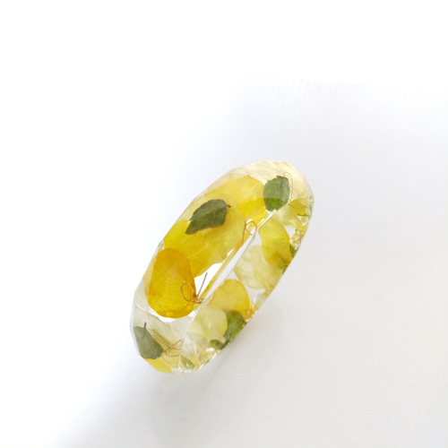 レモンイエローのビオラのバングル〜 オレンジ ドライフラワー