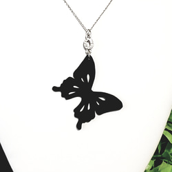 黒アゲハ蝶のネックレス 3枚目の画像