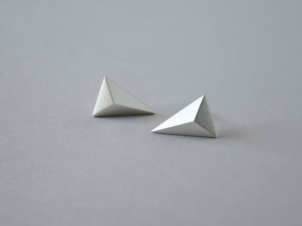 ▽ ピアス - 白 -  (silver 925)　※イヤリングに変更オーダー可