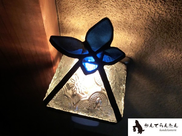 【受注生産】フットランプ(れとろらんぷ 青色てふてふ)ステンドグラス 蝶のおやすみランプ 1枚目の画像