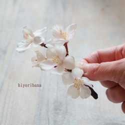 桜のブローチ 2枚目の画像