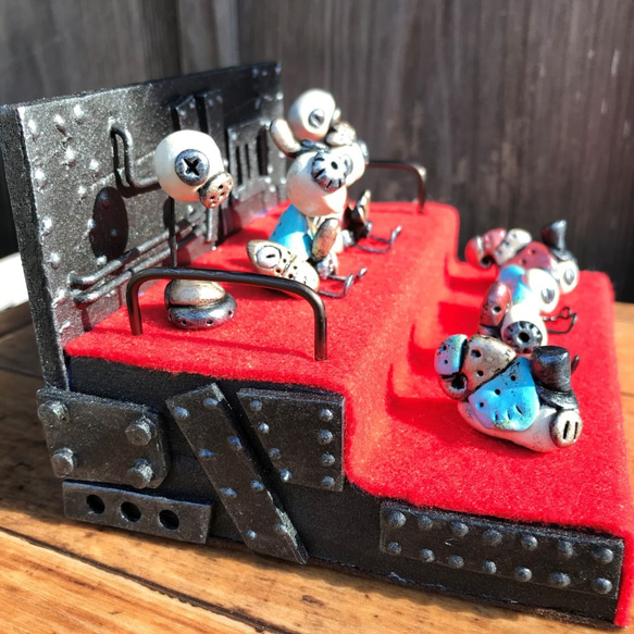 キモかわいいスチームパンクなロボット達のミニひな人形　ひな壇2段タイプ 2枚目の画像