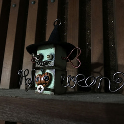木製ロボット　ハロウィンをモチーフにしたゾンビロボット　Halloweenのワイヤーアート 1枚目の画像