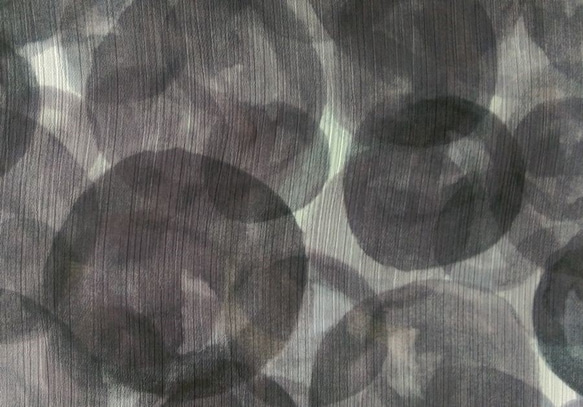 楊柳ハンドプリントのドット柄のボリュームシフォンシュシュ★グレー系 3枚目の画像