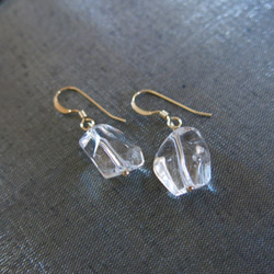 【再販・ラスト】14kgf　クリスタルクォーツの一粒ピアス　天然石　クラック水晶　 8枚目の画像