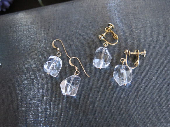 【再販・ラスト】14kgf　クリスタルクォーツの一粒ピアス　天然石　クラック水晶　 10枚目の画像