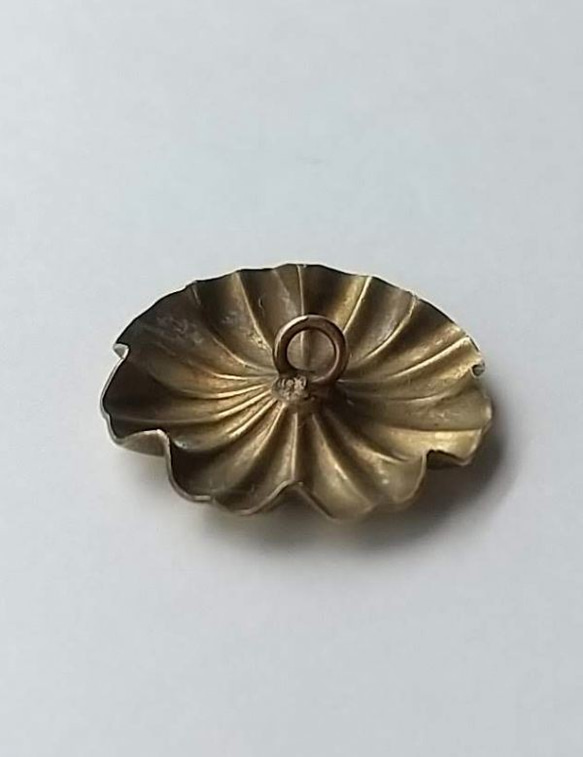 花の形の真鍮ボタン φ21mm 金属 ブラス メタル フランス輸入 4枚目の画像