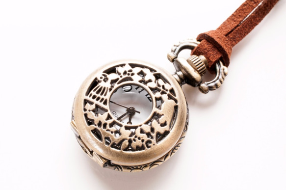 懐中時計ネックレス 『小鳥と鳥かご』 スエード調革紐 クオーツ式 4枚目の画像
