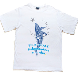 星を泳ぐクジラ 白Tシャツ Mサイズ Blue Whale ホワイト ハンドメイド 1枚目の画像