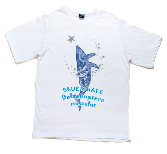 星を泳ぐクジラ 白Tシャツ Mサイズ Blue Whale ホワイト ハンドメイド 1枚目の画像