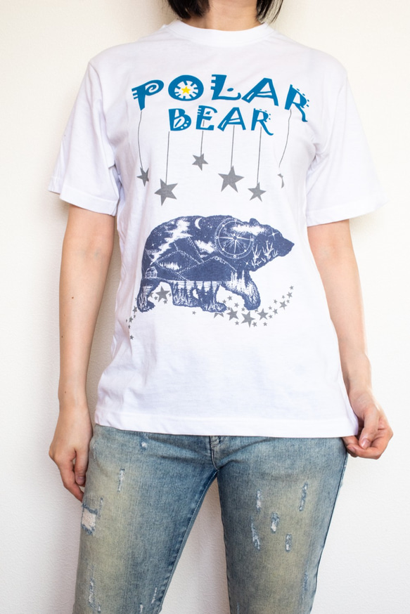 星空の下のシロクマ 白Tシャツ Mサイズ Polar Bear ホワイト ハンドメイド 2枚目の画像