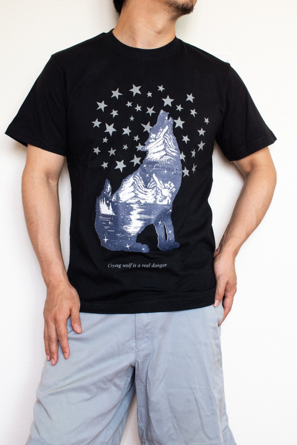 星空に吠えるオオカミ 黒Tシャツ Mサイズ Crying Wolf ブラック ハンドメイド 2枚目の画像