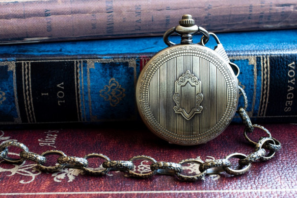 機械式手巻懐中時計 タワーシールドハンターケース アンティークゴールド オリジナル懐中時計チェーン付属 1枚目の画像