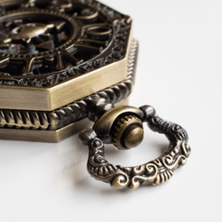 機械式手巻懐中時計 ネコ顔八角形フレーム アンティークゴールド オリジナル懐中時計チェーン付属 5枚目の画像