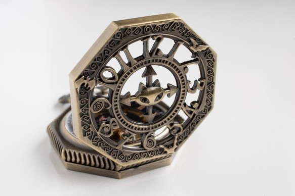 機械式手巻懐中時計 ネコ顔八角形フレーム アンティークゴールド オリジナル懐中時計チェーン付属 7枚目の画像