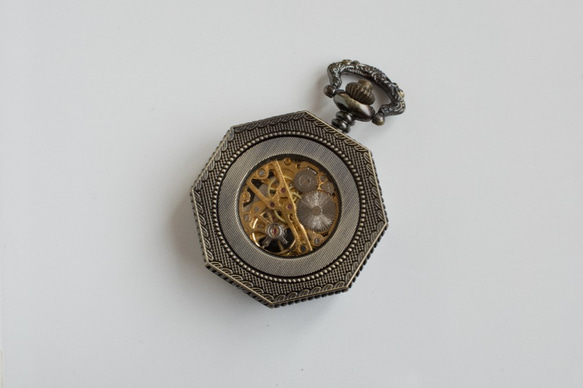 機械式手巻懐中時計 ネコ顔八角形フレーム アンティークゴールド オリジナル懐中時計チェーン付属 9枚目の画像