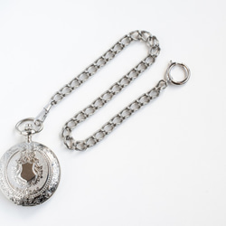機械式手巻懐中時計 シールドエンブレム ハンターケース シルバー オリジナル懐中時計チェーン付属 2枚目の画像