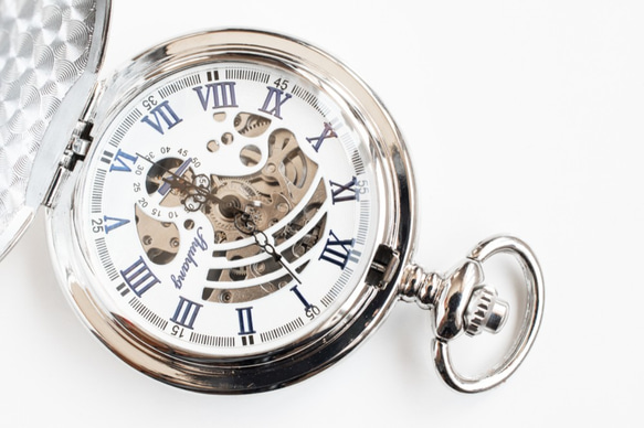 機械式手巻懐中時計 シールドエンブレム ハンターケース シルバー オリジナル懐中時計チェーン付属 4枚目の画像