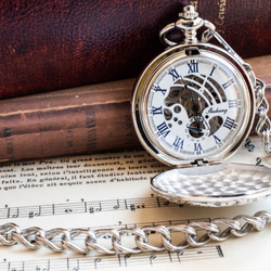 機械式手巻懐中時計 シールドエンブレム ハンターケース シルバー オリジナル懐中時計チェーン付属 10枚目の画像