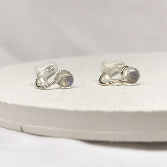 【silver 925】レインボームーンストーンのイヤリング、イヤーカフ　片耳用　受注生産 4枚目の画像
