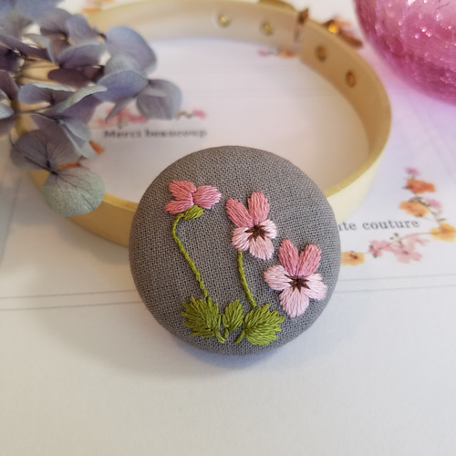 ピンクのお花♡手刺繍ヘアゴム2点セット ピンクのお花♡手刺繍ヘアゴム2点セット