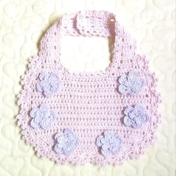 ハンドメイドスタイ　フリルスタイ　アランニット風ピンク お花モチーフのかぎ編みフリルスタイ ベビーピンク スタイ