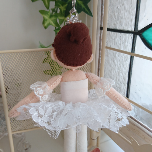 バレリーナ人形◇白、ティアラ◇バレエ、マスコット◇フェルト