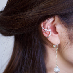 真珠とミル打ちのイヤーカフス片耳（Silver/PinkGoldコーティング） 4枚目の画像
