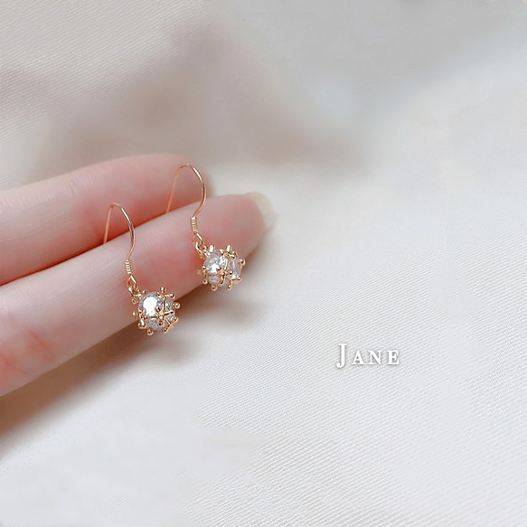 Jane✨送料無料✨雪の結晶ピアス＃180 1枚目の画像