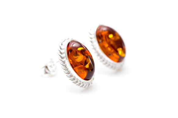 アンバー（琥珀）のジュエリー　イヤリング　ピアス　Amber Quintessence Stud Earrings 3枚目の画像