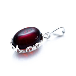 アンバー（琥珀）のジュエリー　ペンダント　Demi Cherry Amber Drop Pendant 4枚目の画像