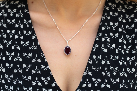 アンバー（琥珀）のジュエリー　ペンダント　Demi Cherry Amber Drop Pendant 7枚目の画像