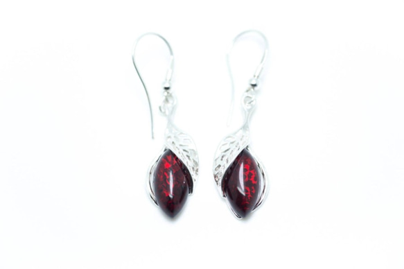 アンバー（琥珀）のジュエリー イヤリング　Fancy Top Cherry Red Dangle Earrings 4枚目の画像