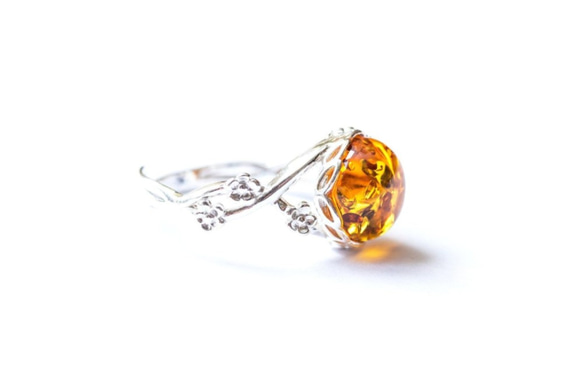 アンバー（琥珀）のジュエリー　リング Dainty Floral Amber Ring 5枚目の画像