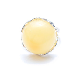 アンバー（琥珀）のジュエリー　リング Round Yellow Amber Cocktail Ring 2枚目の画像