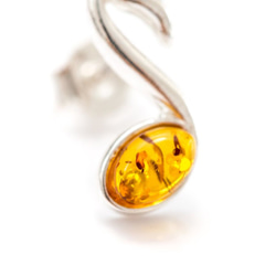 アンバー（琥珀）のジュエリー イヤリング　Amber Music Note Stud Earrings 2枚目の画像