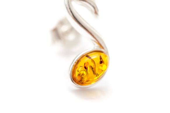 アンバー（琥珀）のジュエリー イヤリング　Amber Music Note Stud Earrings 2枚目の画像