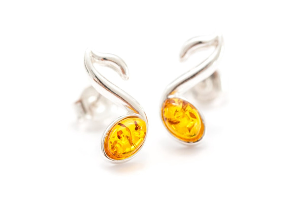 アンバー（琥珀）のジュエリー イヤリング　Amber Music Note Stud Earrings 3枚目の画像